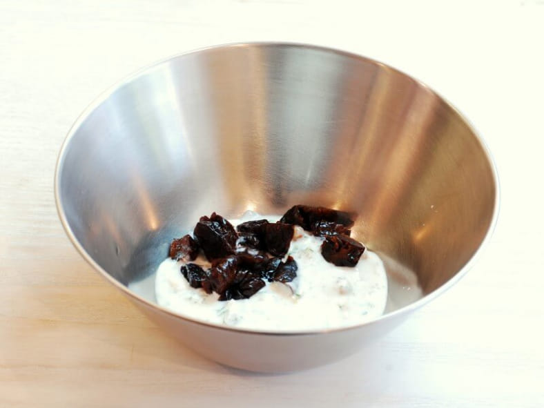 簡単でヘルシーに【ナッツとドライフルーツのギリシャ風サラダ】