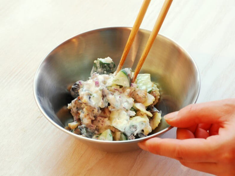 簡単でヘルシーに【ナッツとドライフルーツのギリシャ風サラダ】