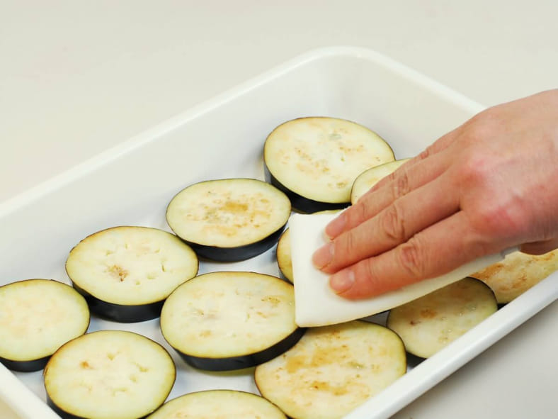 重ねて焼くだけ【ナッツドライフルーツとなすのミートソース焼き】