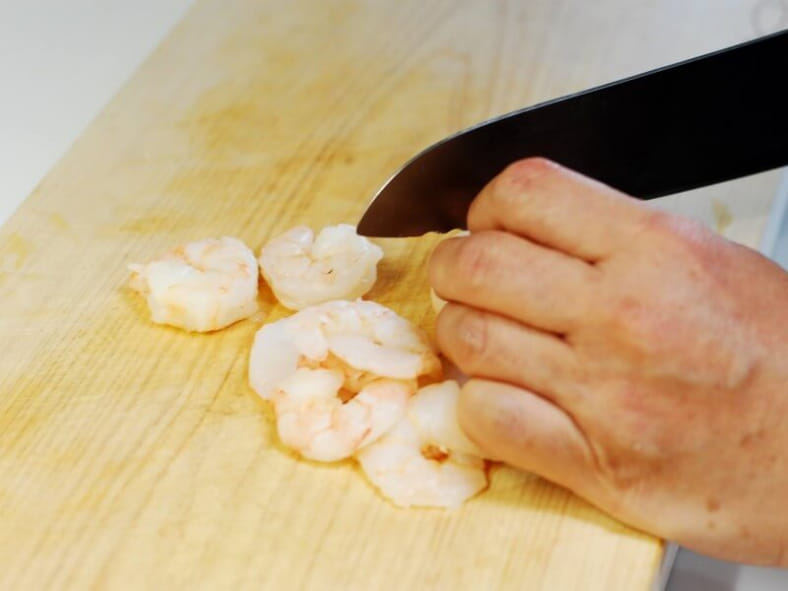 夏に食べたい簡単レシピ【えびとマンゴーのアジアン酢の物】