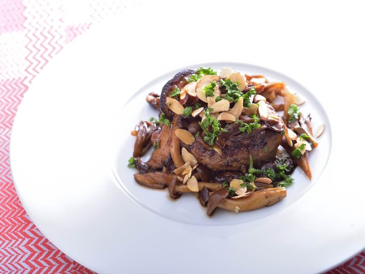 アーモンドハンバーグ～きのこソース添え～