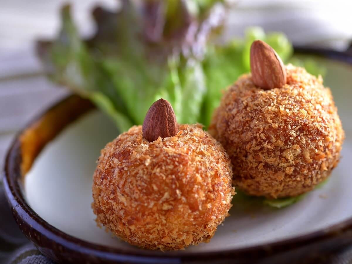 アーモンドとレーズンのかぼちゃコロッケ