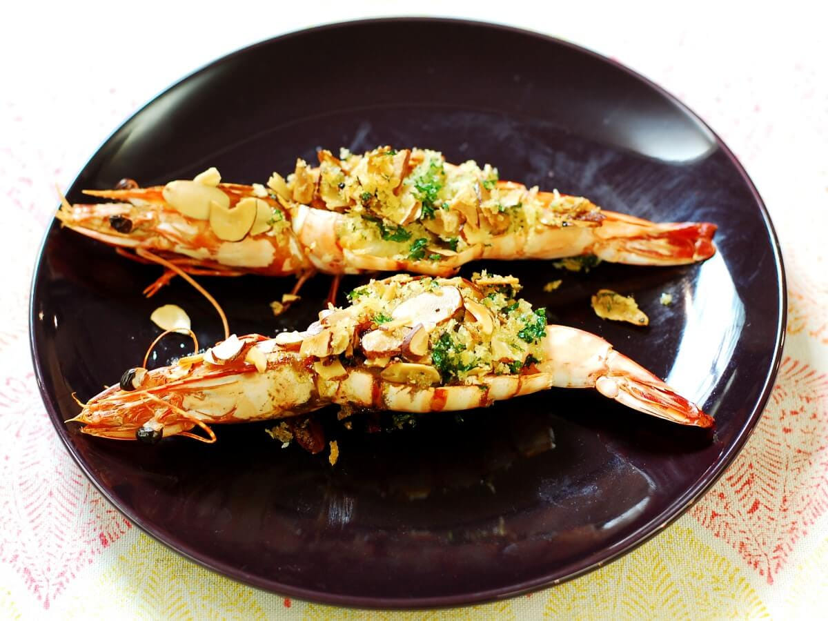 海老のアーモンド香草パン粉焼き