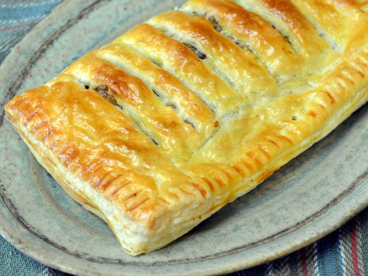 クルミ味噌のミートチーズパイ