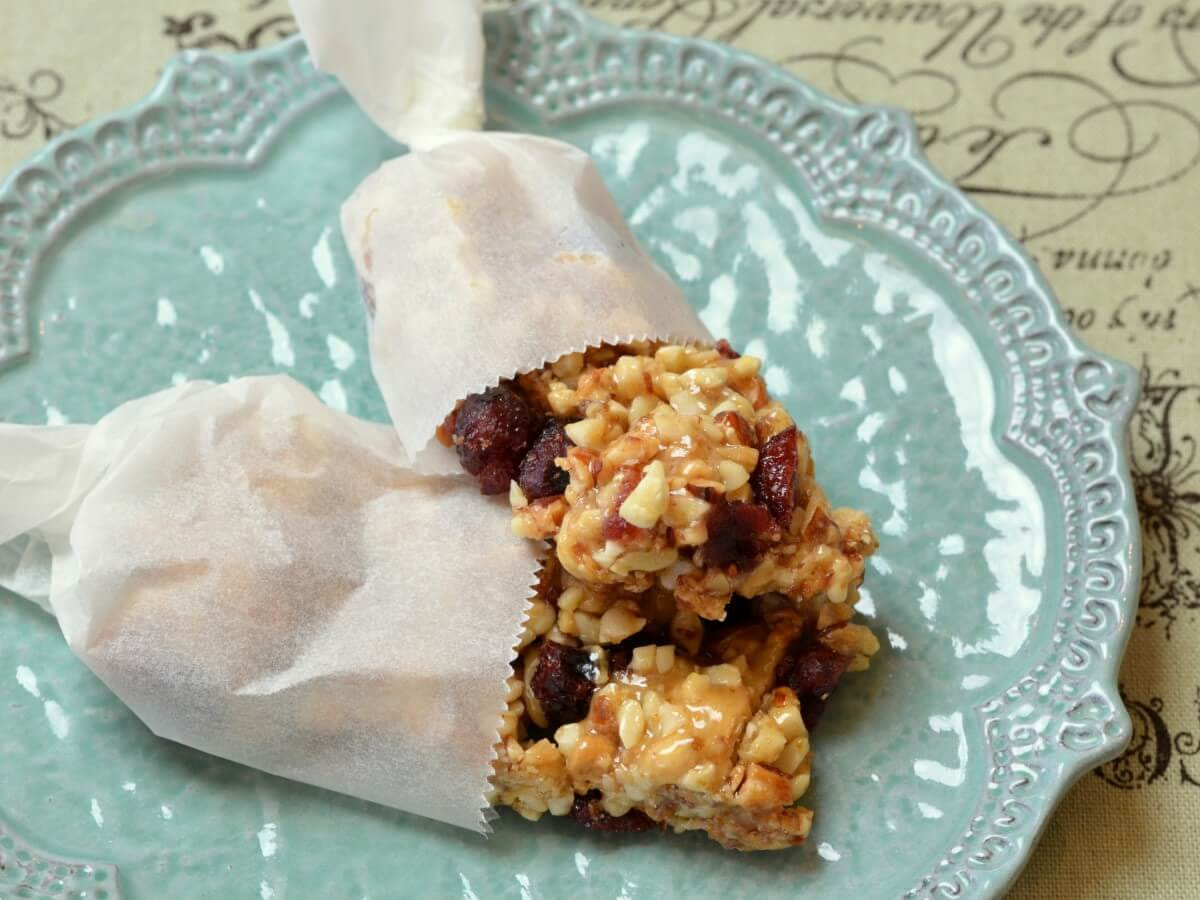 ミックスナッツとドライフルーツのグラノーラバー